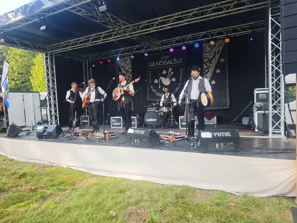 Die Band The Sandsacks live auf der Bühne bei Scots on the Castle 2025
